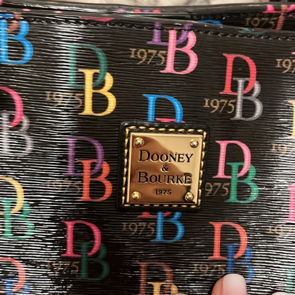 Dooney & Bourke Logo DB75 Nelly Tote - Picture 3 of 12